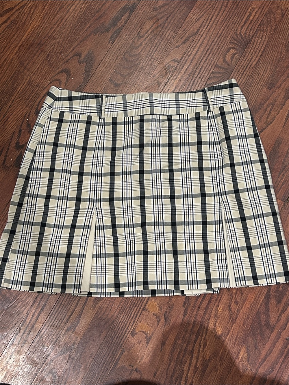 IZOD GOLF Plaid Pleated SKORT in Beige and Black SIZE 6